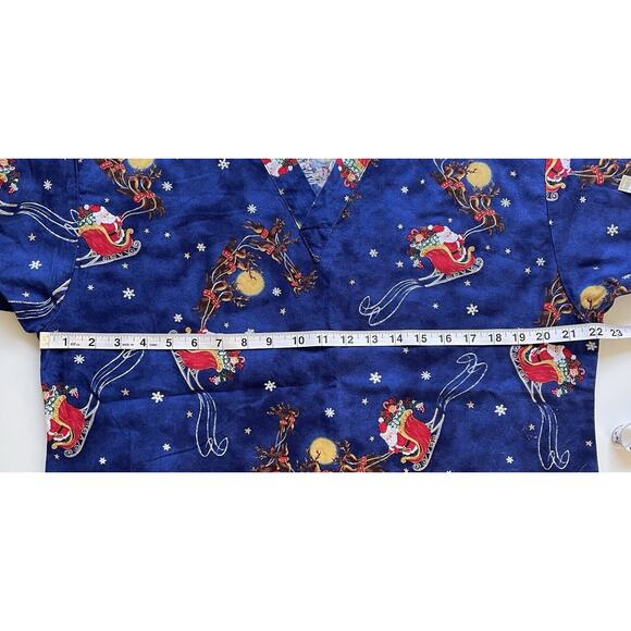 Christmas Scrub Top Crest Cottons Santa Sleigh Women's Scrub Top Size M - Picture 5 of 6